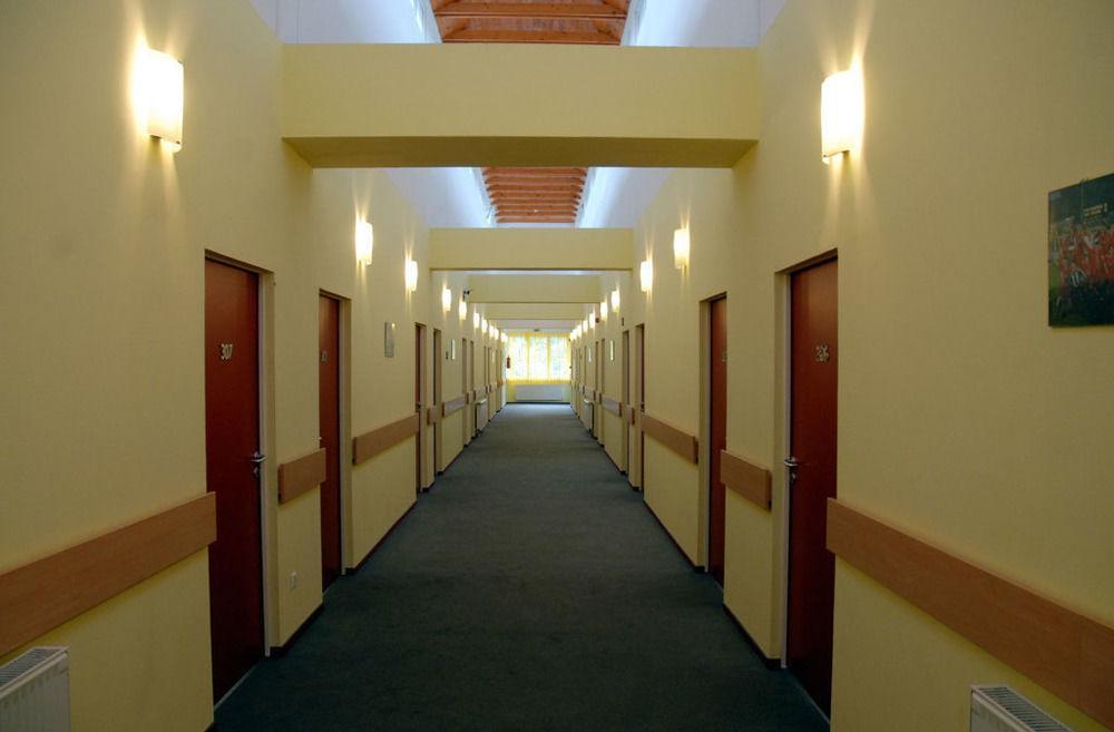 Sport Hotel Debrecen Buitenkant foto